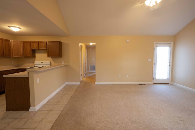 Living Room/Kitchen - 3525 Ford Rd