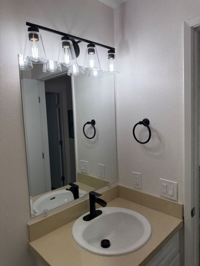 Building Photo - 680 Chorro St