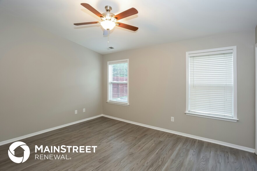 Building Photo - 11100 Thousand Oaks Dr