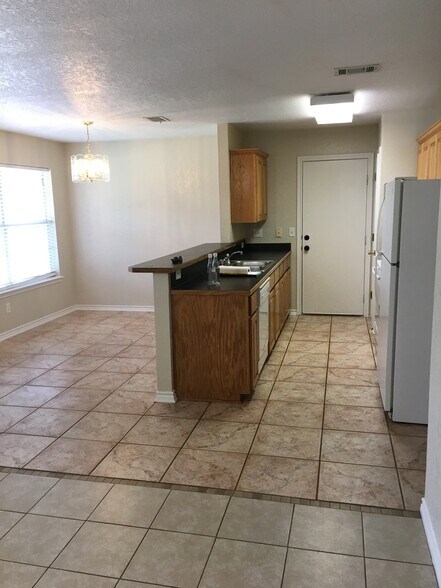 Building Photo - 130 Satch Dr