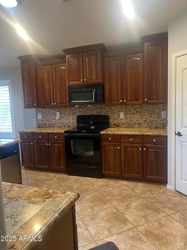 Building Photo - 35282 N Shorthorn Trail