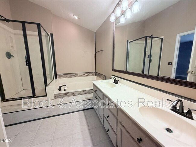 Building Photo - 106 Pointe Crest Ct