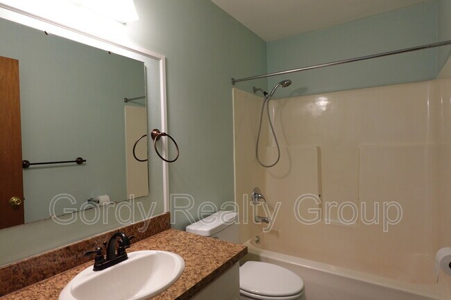 Building Photo - 3153 Redbud Ln