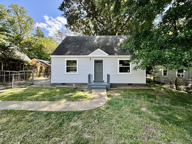 Building Photo - 1020 Nancy Ln SE