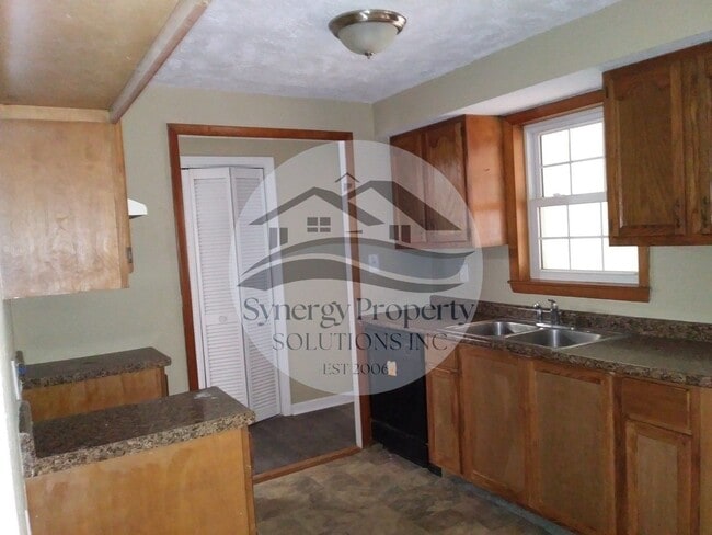 Building Photo - COMING SOON MADISON RANCH WITH 2 BATHS!