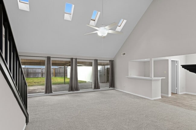 Building Photo - 10211 Sagemill Dr