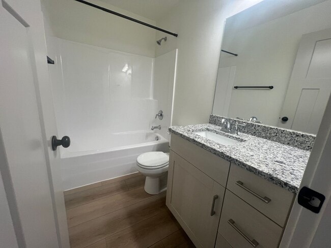 Building Photo - Beautiful Home Built in 2024, Upstairs