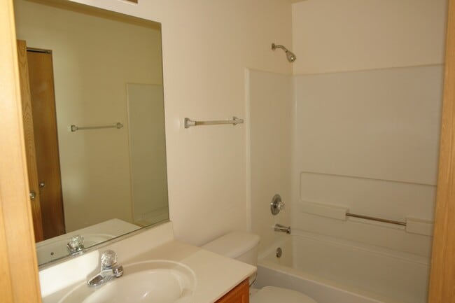 Building Photo - 2164 N Cheswick Ct