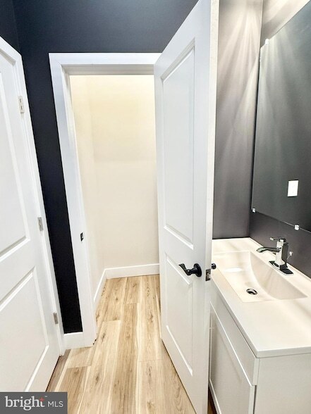 Building Photo - 151 N York St