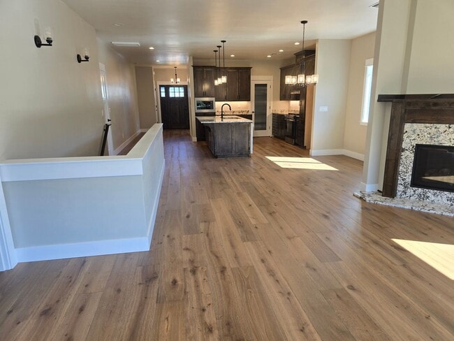 Building Photo - 3 bed 3 bath Brand-New Custom-Built home f...