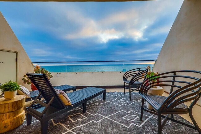 Building Photo - 1510 The Strand