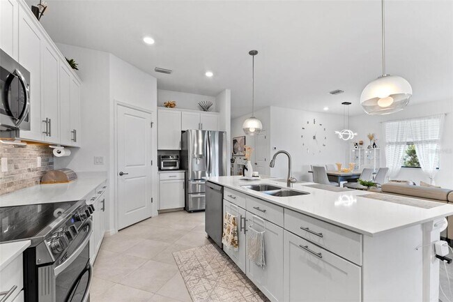 Building Photo - 10868 Sun Drop St