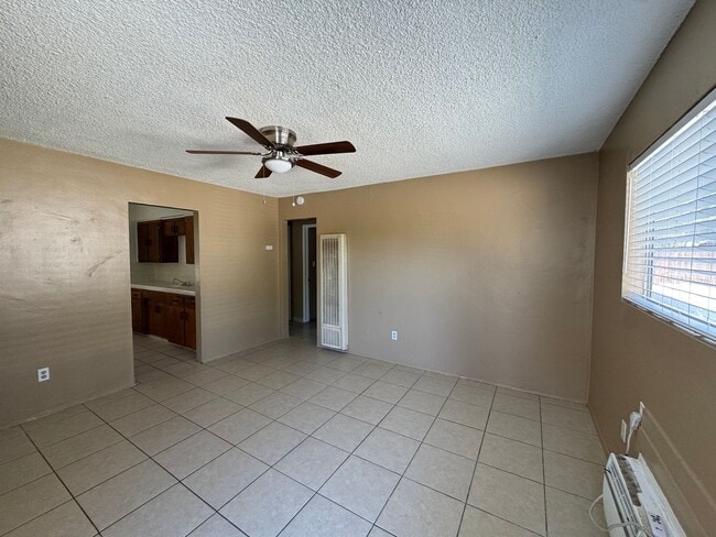 Building Photo - 210 E Harding Ave