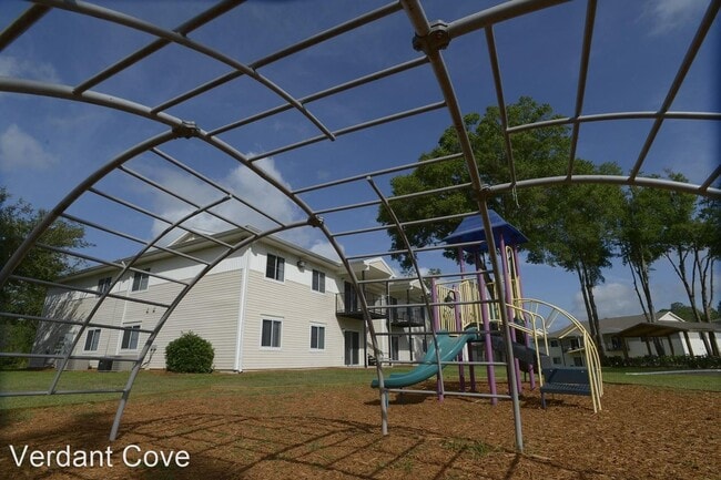 Building Photo - 4260 SE 10th Pl