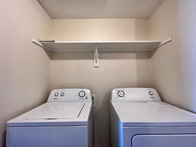 Building Photo - 6529 W Douglas St