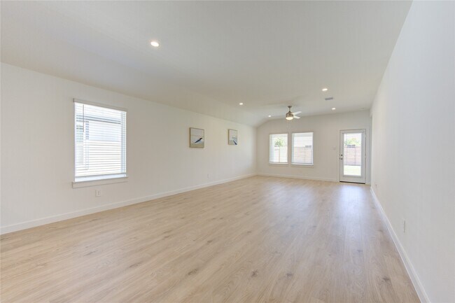 Building Photo - 8038 Tropea Dr