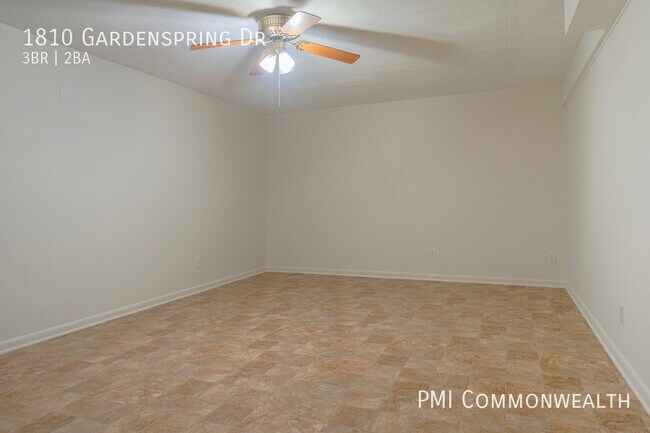 Building Photo - 3 Bed / 2 Bath Single Family (Available 7/...