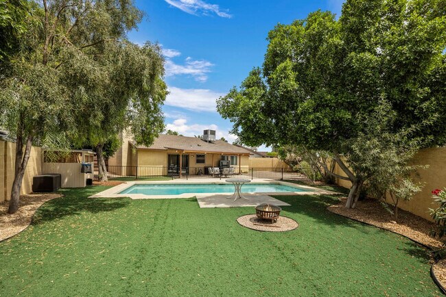 Building Photo - 10625 E Becker Ln