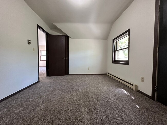 Building Photo - 822 3rd St