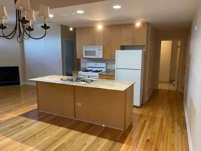 Building Photo - 1 Bed 1 Bathroom River West