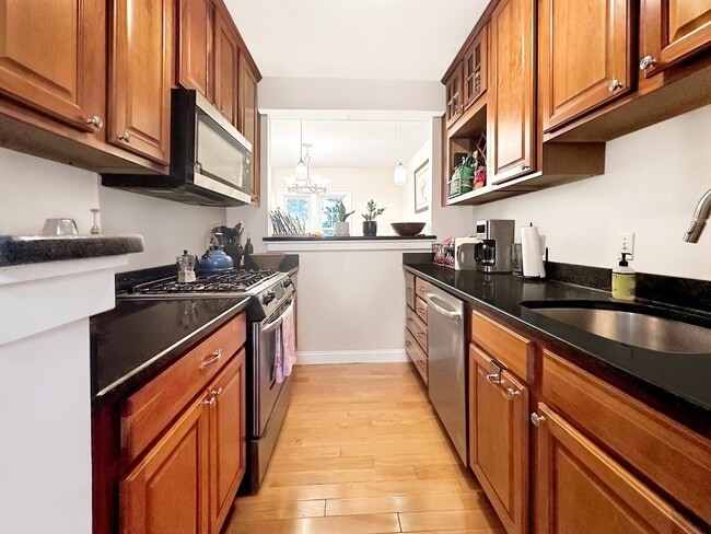 Primary Photo - 15 Hubbard St