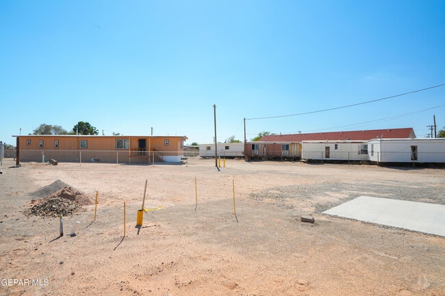 Building Photo - 12520 Montana Ave