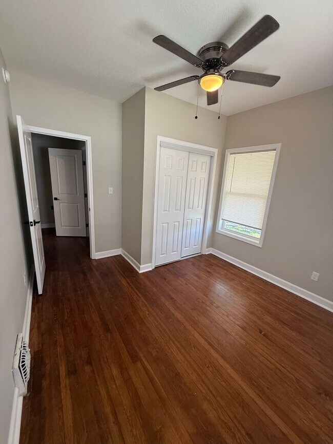 Building Photo - Adorable Home Available