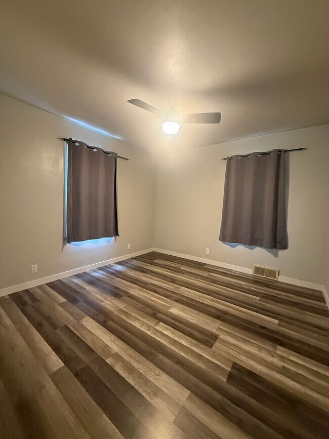 Building Photo - Beautiful 2 Bedroom 1 Bathroom House
