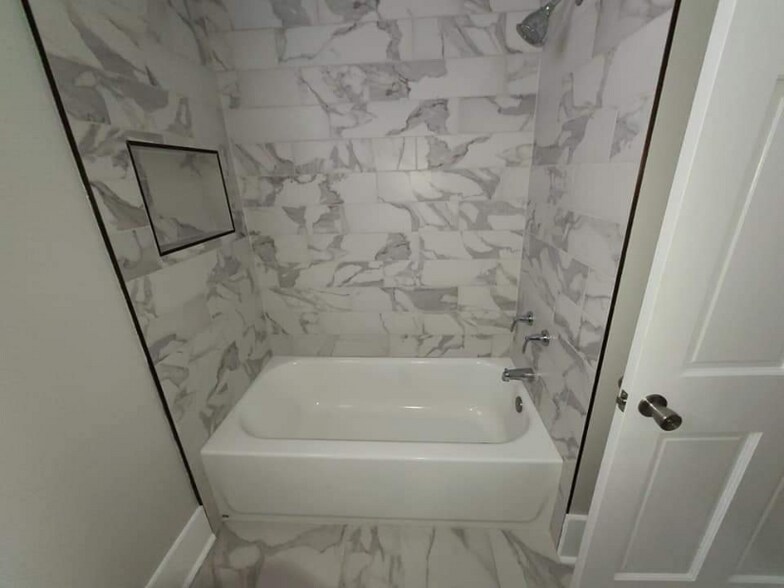 Building Photo - 307 W 41st St