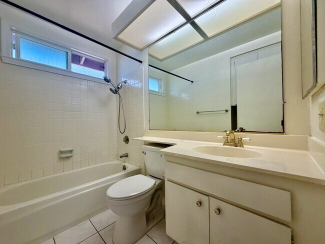 Building Photo - 821 St Lucia Ct