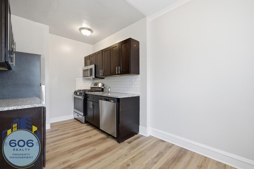 Building Photo - 6748 N Ashland Ave