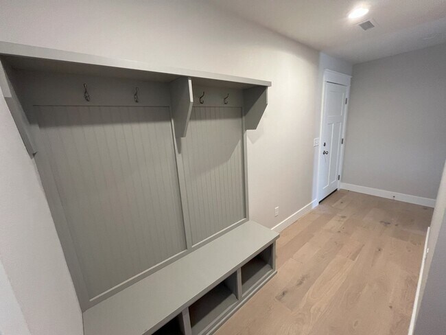 Building Photo - Nearly-new 4-bedroom, 2-bath home in the exclusive Lion's Gate Neighborhood!!!