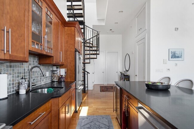 Primary Photo - 517 E 6th St