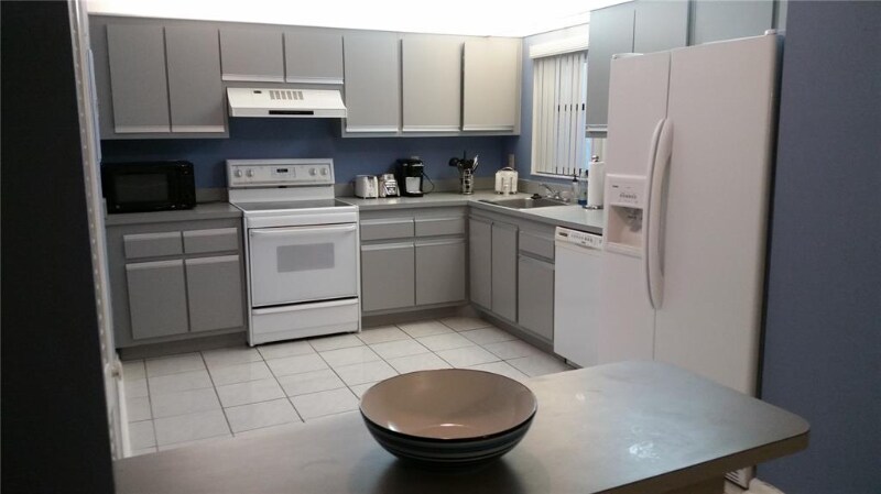 Building Photo - 9665 Riverside Dr