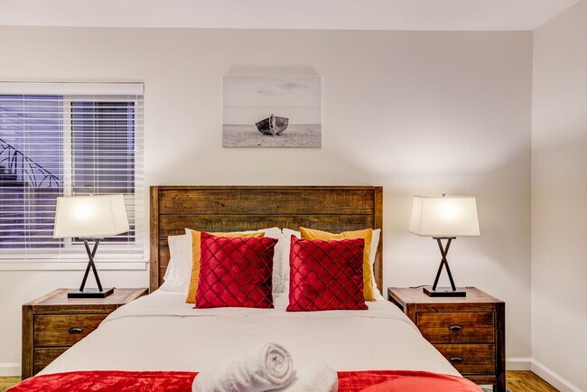 Building Photo - 672 Baden Ave