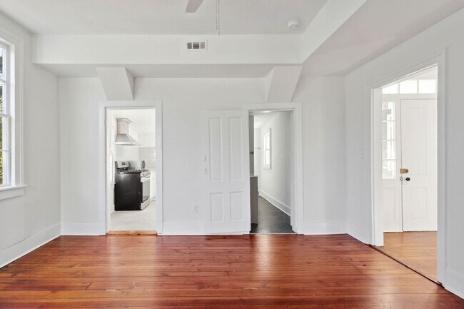 Building Photo - 89 Alexander St