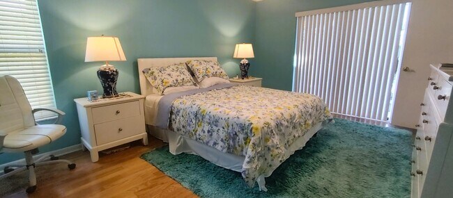 Building Photo - 1132 SE Oriental Ave