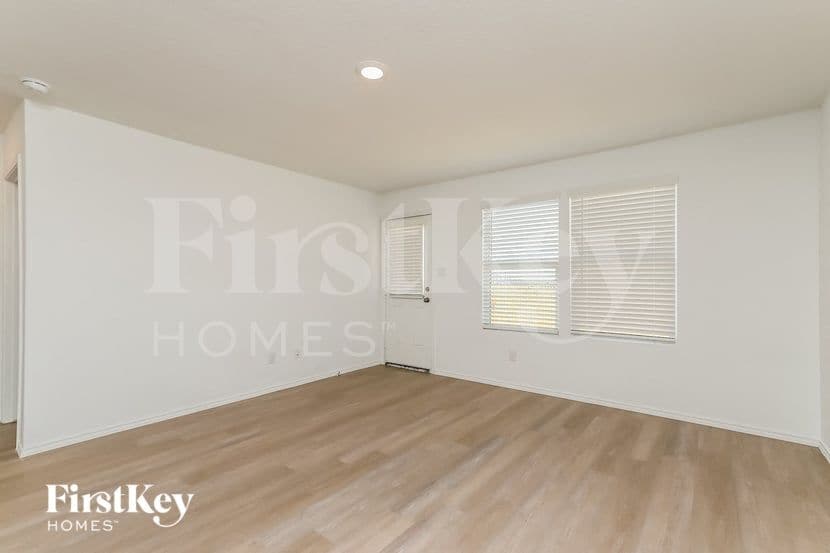 Building Photo - 10610 McClintock Dr