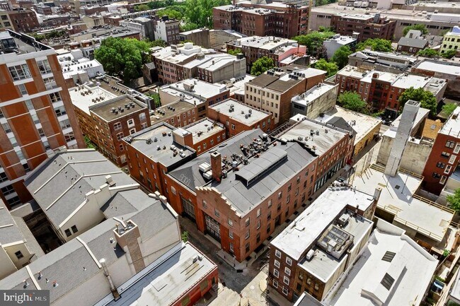 Building Photo - 130-36 N Bread St