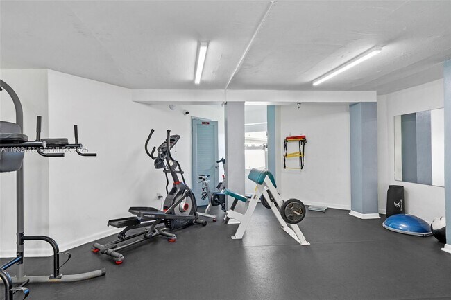 Building Photo - 4000 NE 170th St