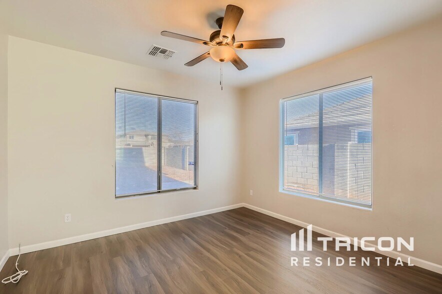 Building Photo - 26011 N Sandstone Way