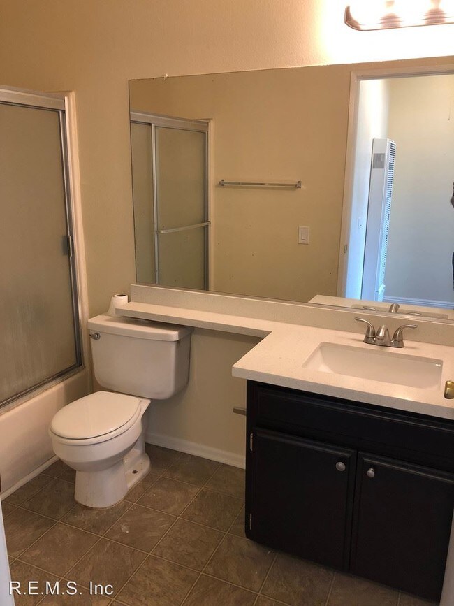 Building Photo - 860 W 165th Pl