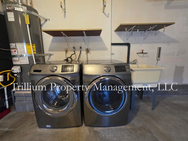 Building Photo - 110 SE 65th Ave