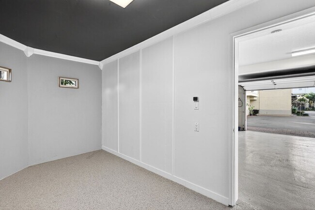 Building Photo - Beautiful Upgraded Townhome: 1,676 sqft, 2-Car Garage + Iron Horse Trail Access