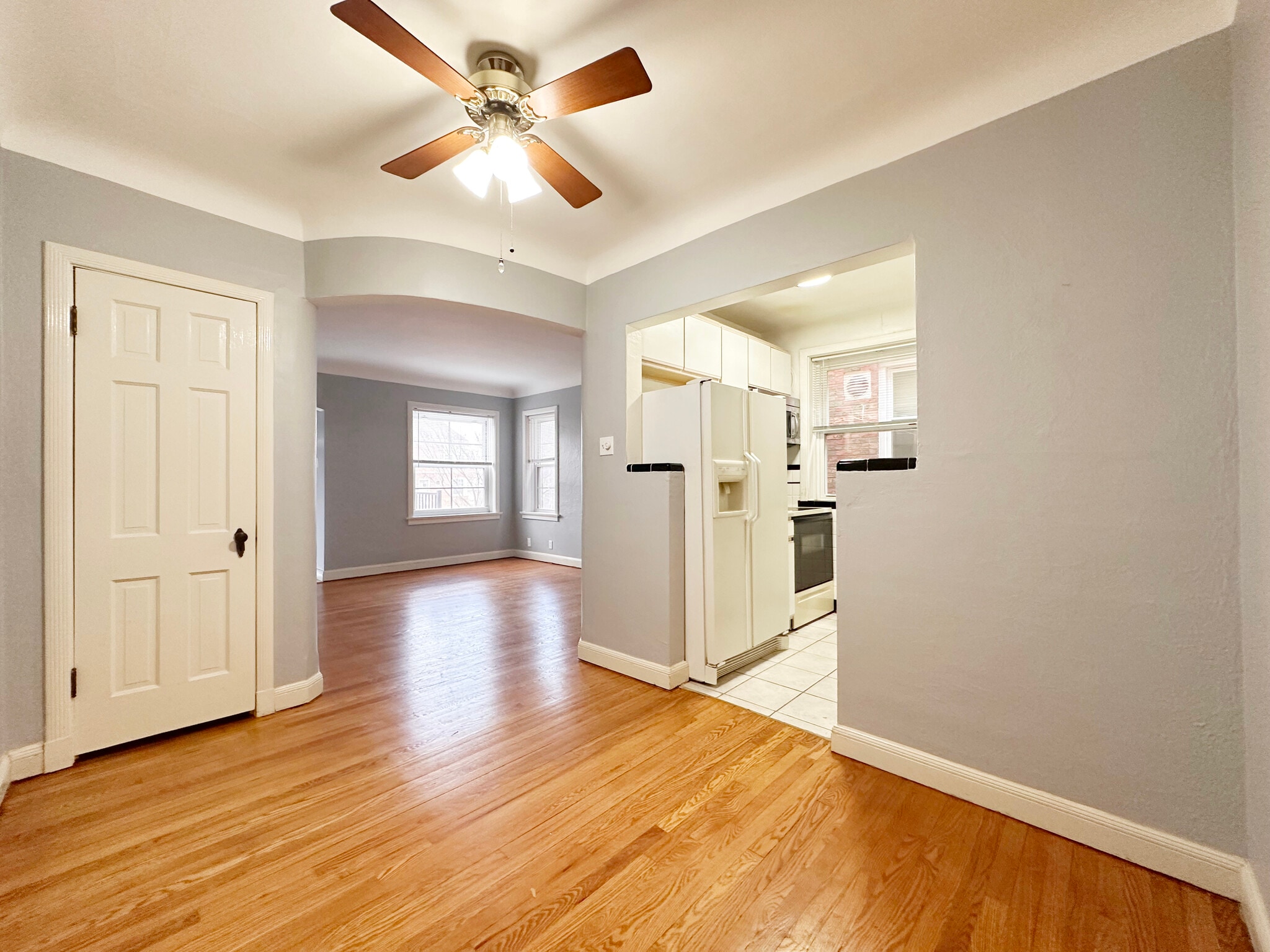 Building Photo - 5816 Mardel Ave