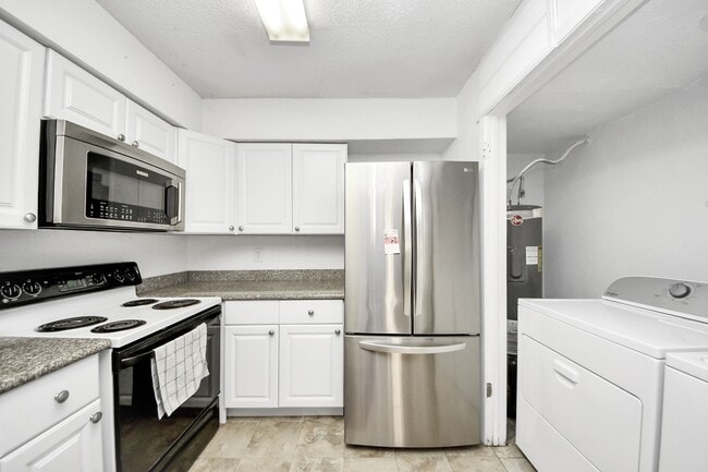 Building Photo - 10555 Turtlewood Ct