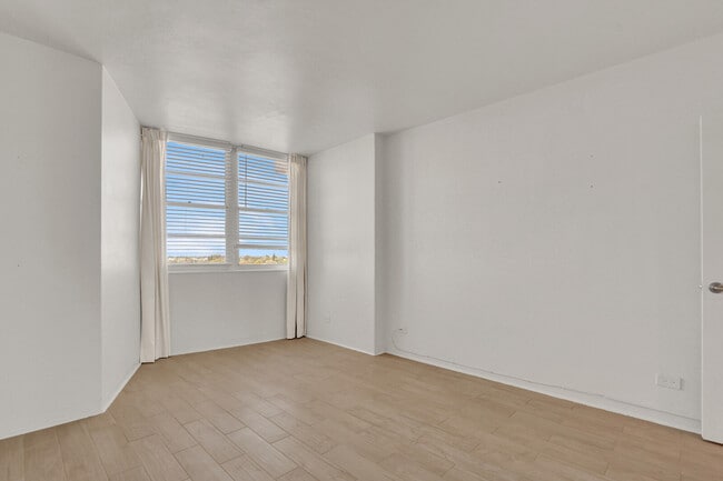 Building Photo - 2800 N Flagler Dr