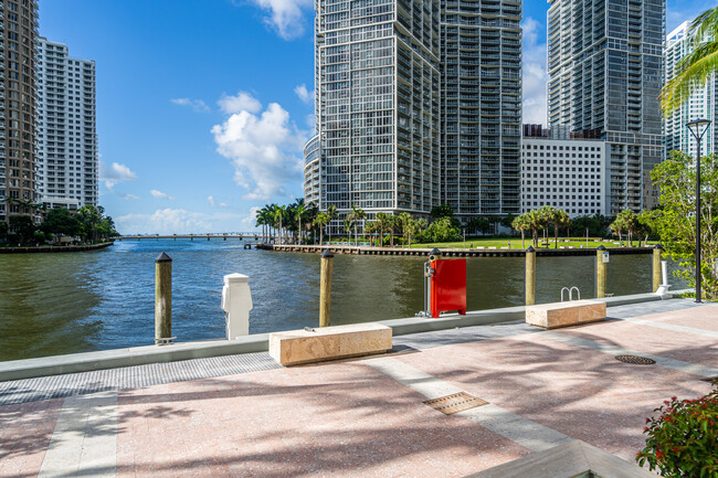 Building Photo - 300 Biscayne Blvd Way