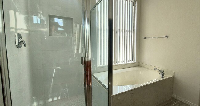 Building Photo - Short term available!! Great location! Dow...