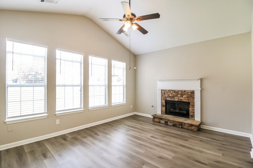 Building Photo - 618 Brookwater Dr